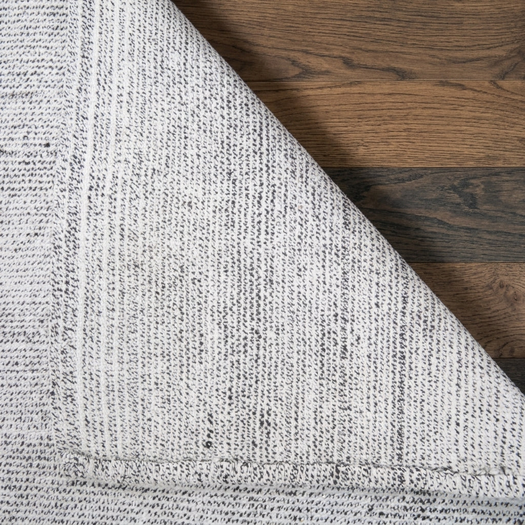 Pattern on the Lycorias vintage kilim runner rug – handwoven flatweave in Anatolia, Turkey