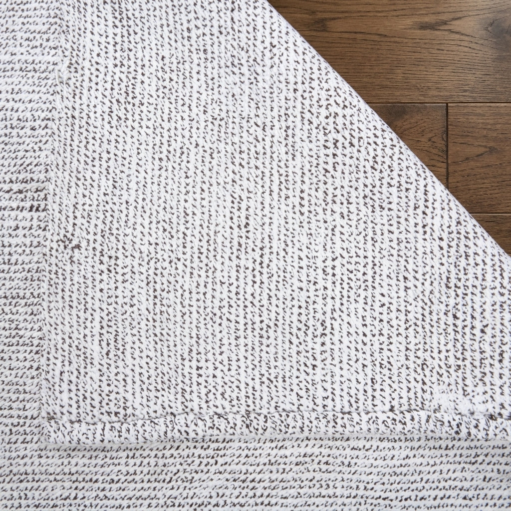 Pattern on the Leucorhoia vintage kilim runner rug – handwoven flatweave in Anatolia, Turkey