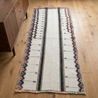 Solid pattern on the Beypazari vintage kilim rug – handwoven flatweave in Anatolia, Turkey