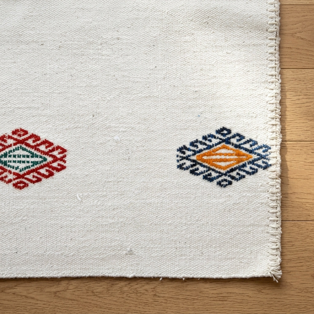 Solid pattern on the Laodice vintage kilim runner rug – handwoven flatweave in Anatolia, Turkey