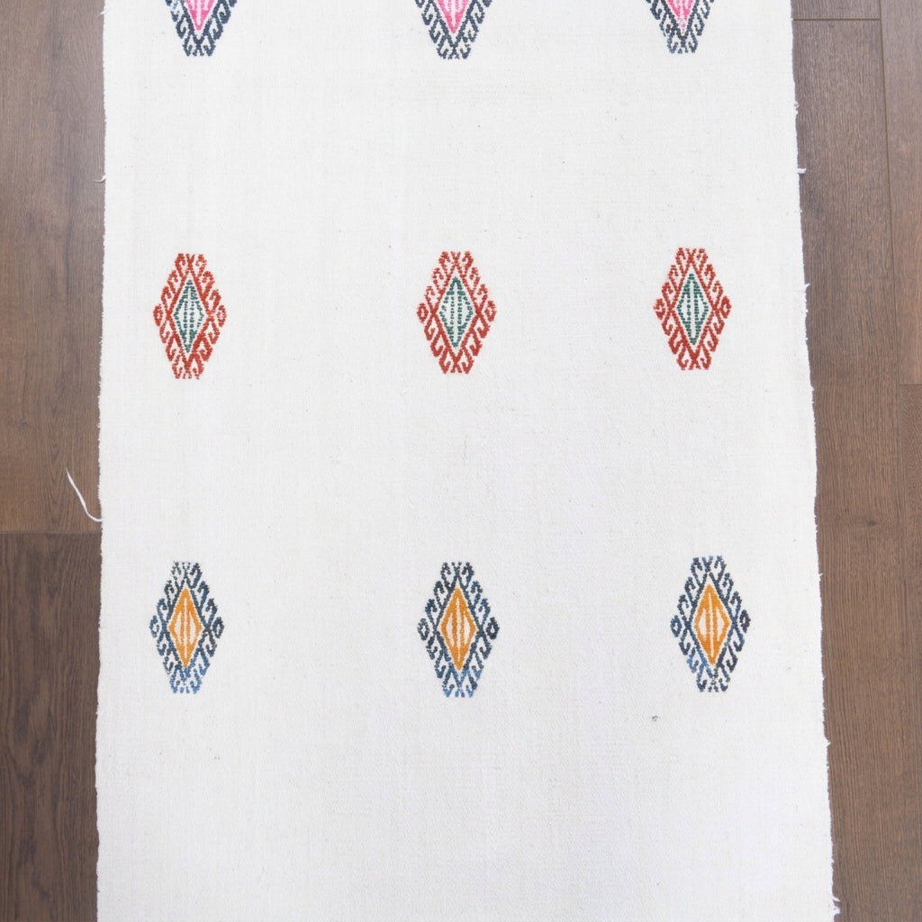 Solid pattern on the Laodice vintage kilim runner rug – handwoven flatweave in Anatolia, Turkey