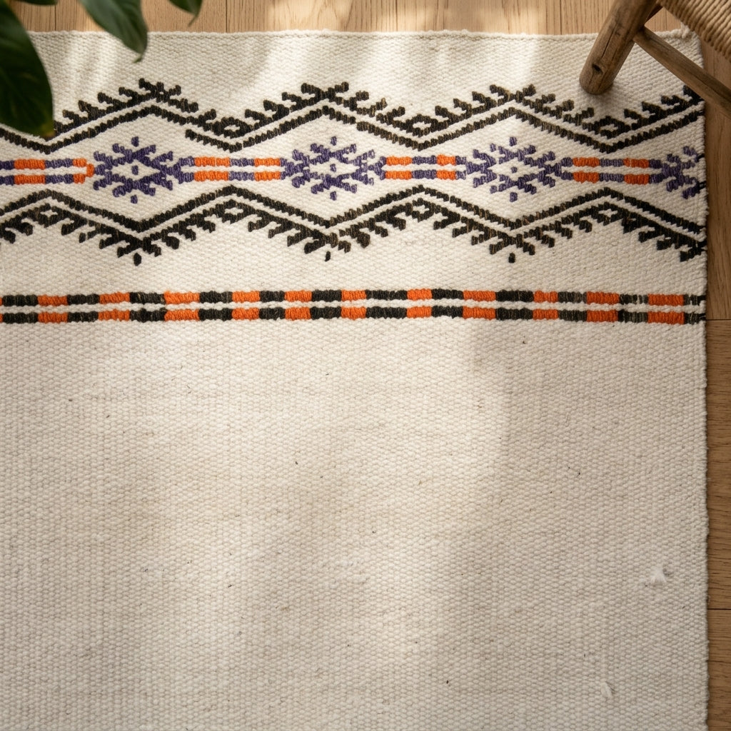 Pattern on the Kythnos vintage kilim rug – handwoven flatweave in Anatolia, Turkey