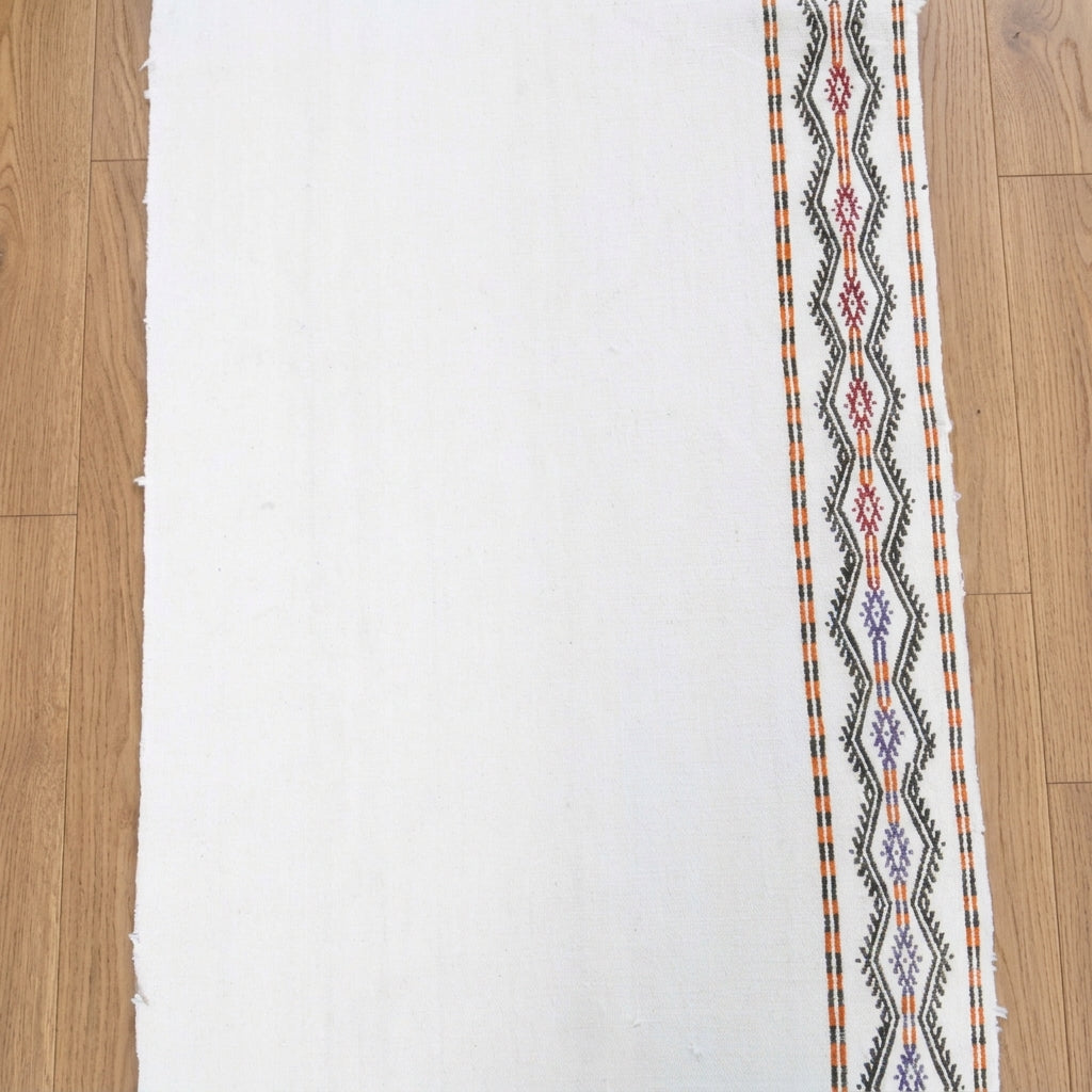 Pattern on the Kythnos vintage kilim rug – handwoven flatweave in Anatolia, Turkey