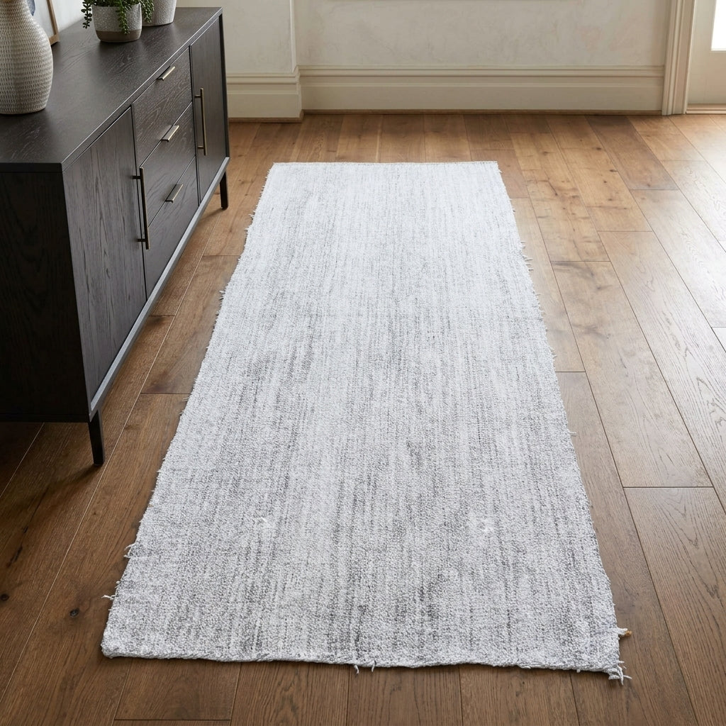Pattern on the Kyriphrosyne vintage kilim runner rug – handwoven flatweave in Anatolia, Turkey