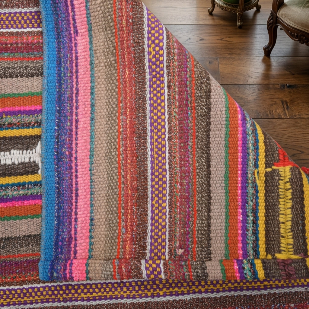 Pattern on the Kydippe vintage kilim rug – handwoven flatweave in Anatolia, Turkey