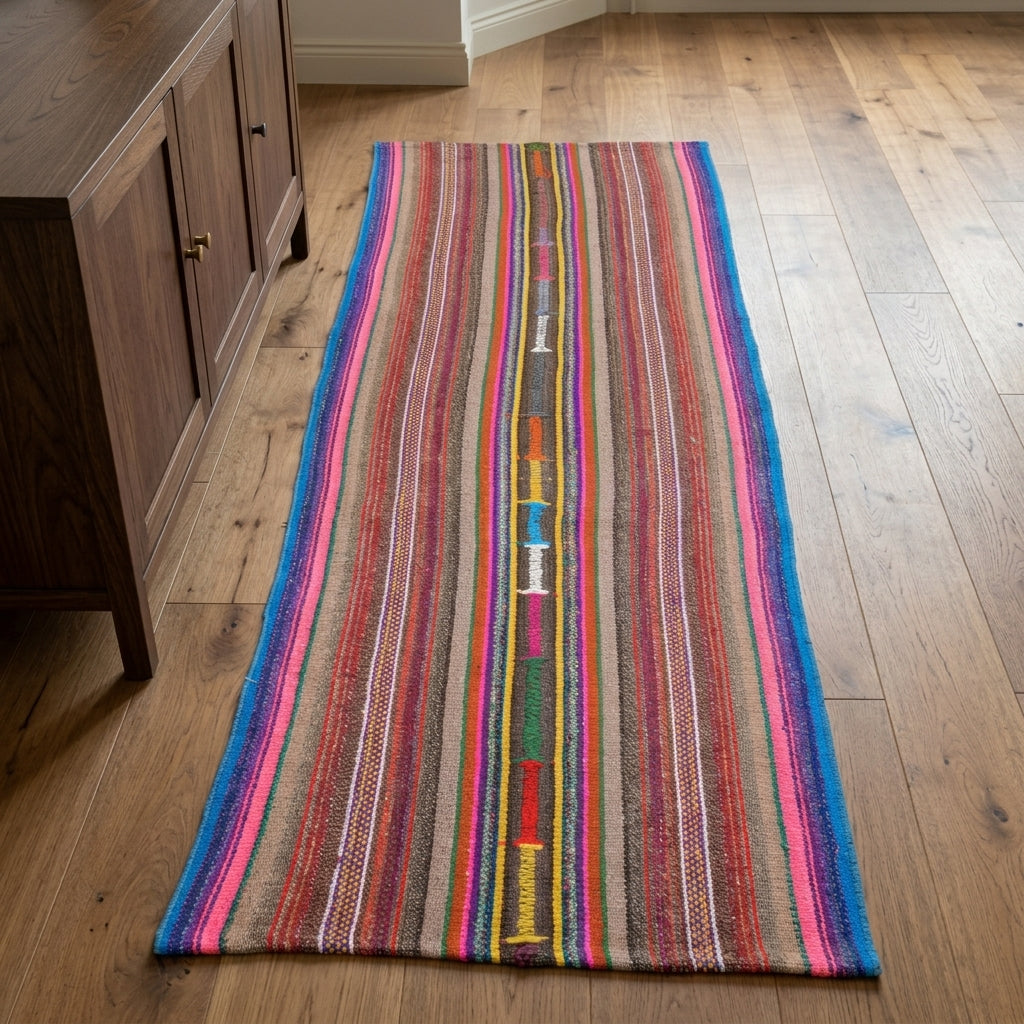 Pattern on the Kydippe vintage kilim rug – handwoven flatweave in Anatolia, Turkey