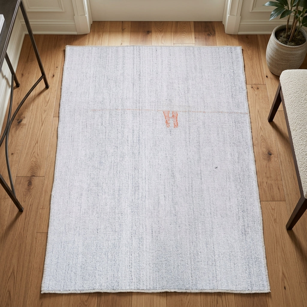 Pattern on the Halonoma vintage kilim rug – handwoven flatweave in Anatolia, Turkey