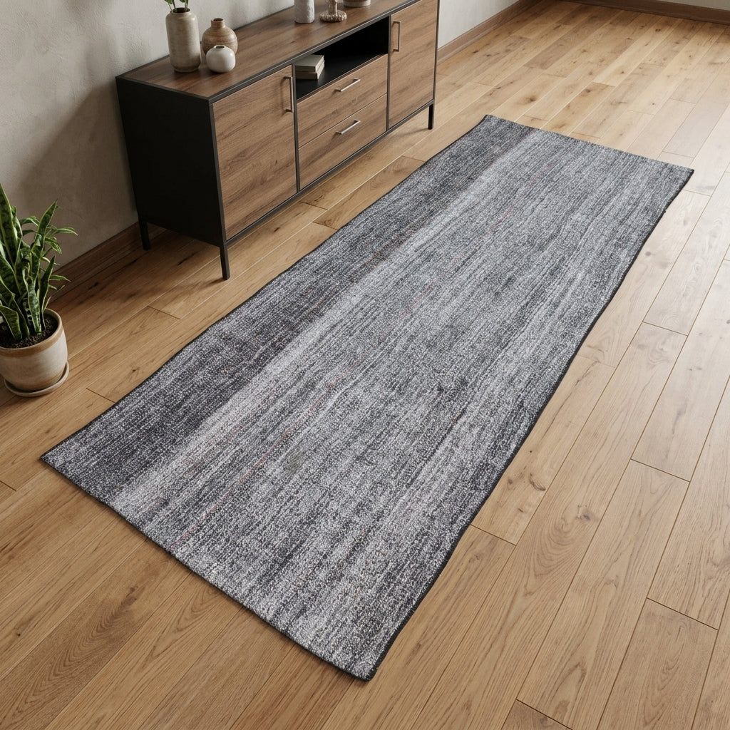 Solid pattern on the Karasunaz vintage kilim runner rug – handwoven flatweave in Anatolia, Turkey