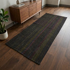 Solid pattern on the Yildizisik vintage kilim runner rug – handwoven flatweave in Anatolia, Turkey