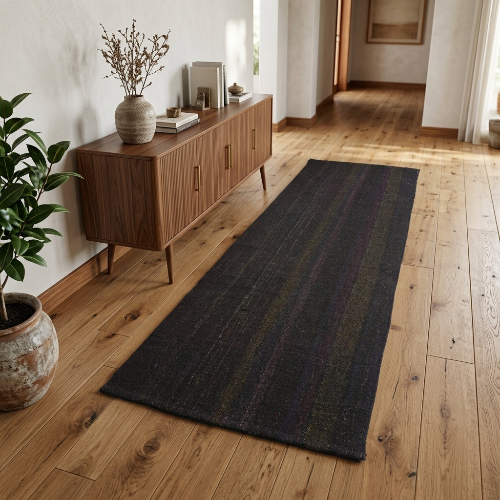 Solid pattern on the Karanfilmelek vintage kilim rug – handwoven flatweave in Anatolia, Turkey