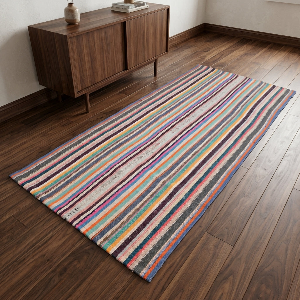 Striped pattern on the Halolyra vintage kilim runner rug – handwoven flatweave in Anatolia, Turkey