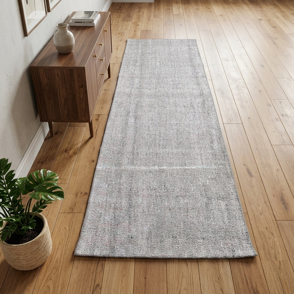 Solid pattern on the Kanesh vintage kilim runner rug – handwoven flatweave in Anatolia, Turkey