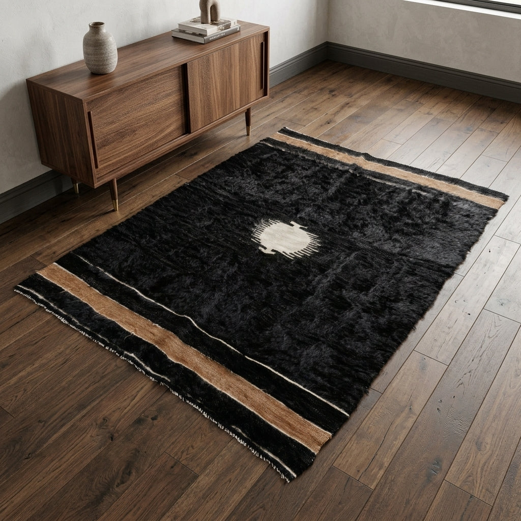 Medallion pattern on the Yelizgonca vintage kilim rug – handwoven flatweave in Anatolia, Turkey