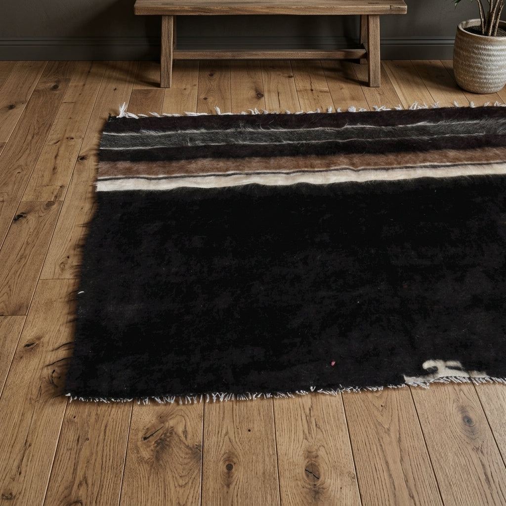 Solid pattern on the Yazsima vintage kilim rug – handwoven flatweave in Anatolia, Turkey
