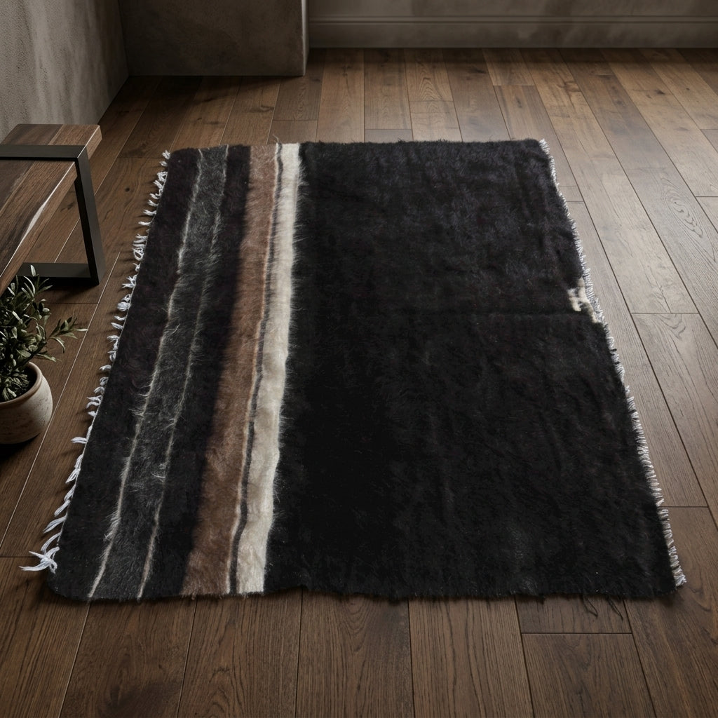 Solid pattern on the Yazsima vintage kilim rug – handwoven flatweave in Anatolia, Turkey