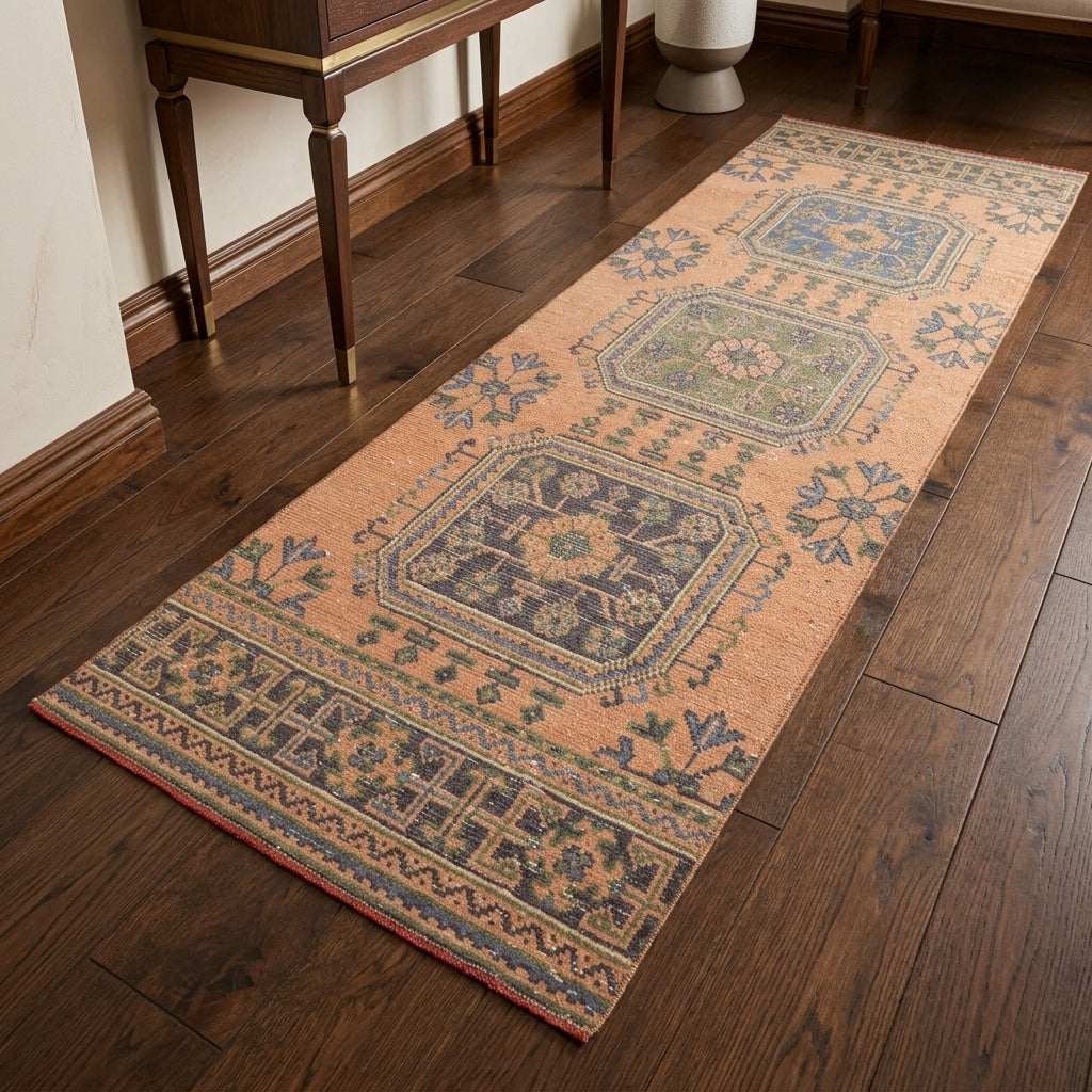 Floral pattern on the Hosyargul vintage runner rug – handmade in Anatolia, Turkey
