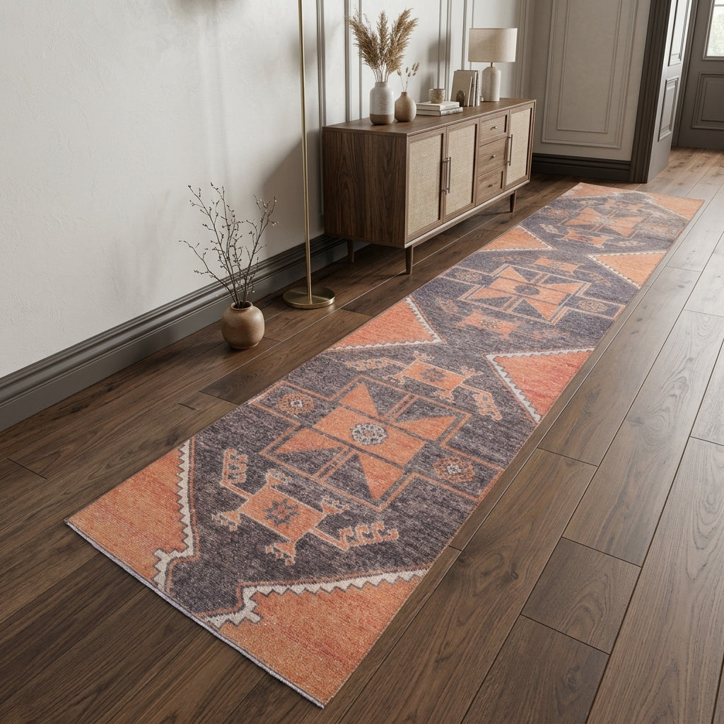 Geometric pattern on the Hilalhayat vintage runner rug – handmade in Anatolia, Turkey