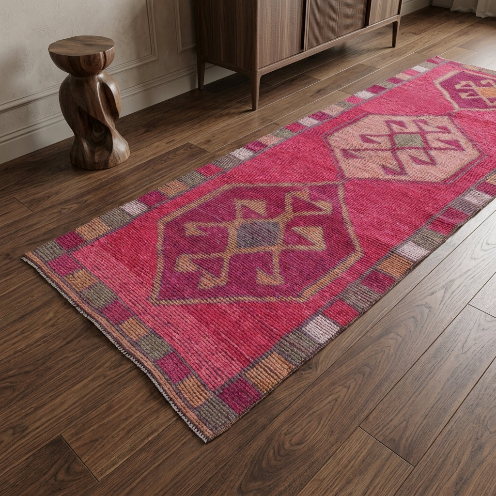 Tribal pattern on the Hedymira vintage runner rug – handmade in Anatolia, Turkey