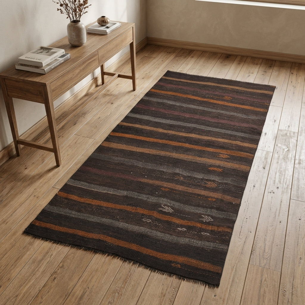 Striped pattern on the Vuslatumut vintage kilim rug – handwoven flatweave in Anatolia, Turkey