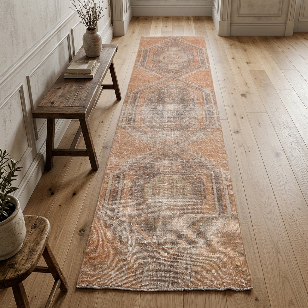 Oriental pattern on the Halmasuit vintage runner rug – handmade in Anatolia, Turkey