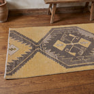 Geometric pattern on the Glykolyra vintage runner rug – handmade in Anatolia, Turkey
