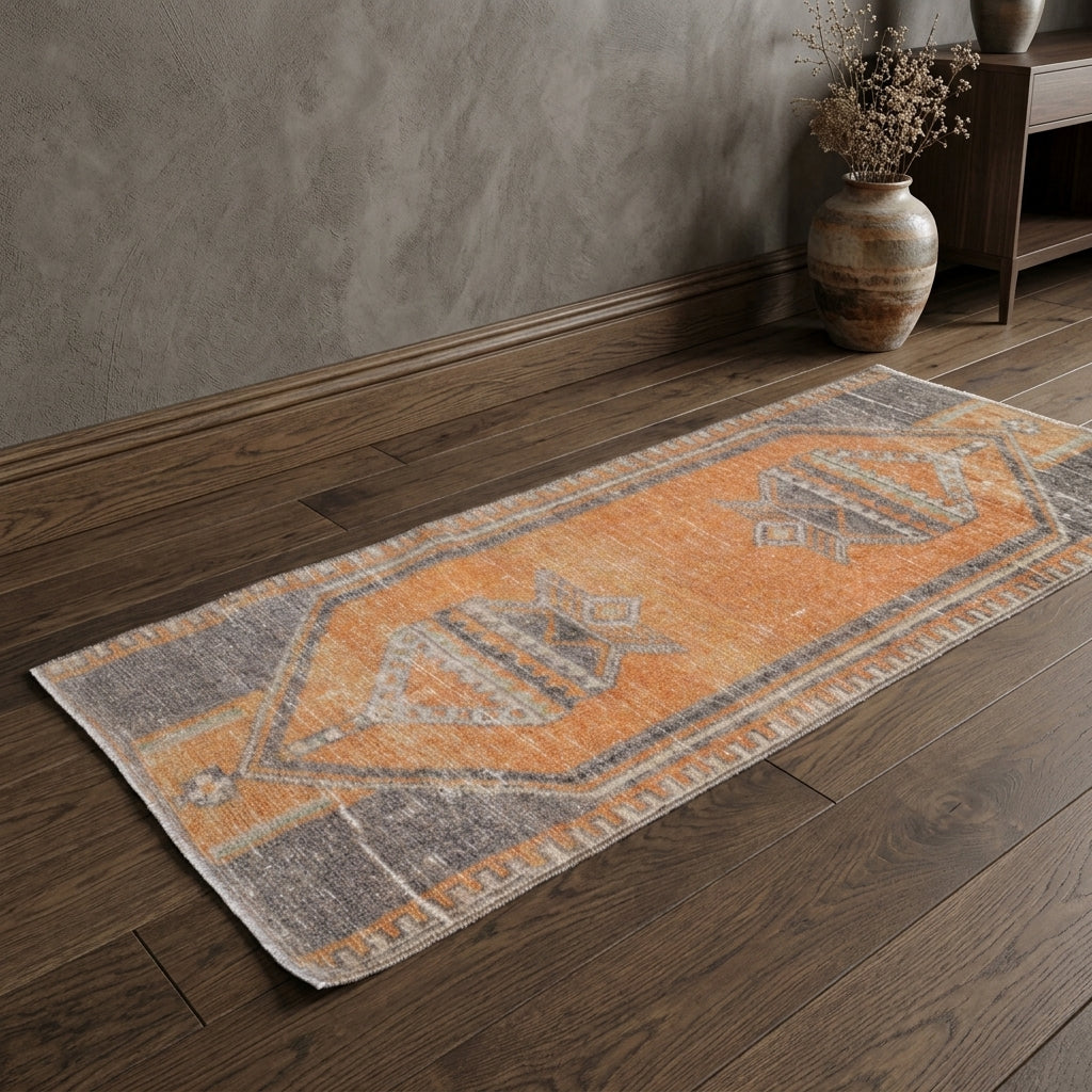 Oriental pattern on the Glaucophone vintage runner rug – handmade in Anatolia, Turkey