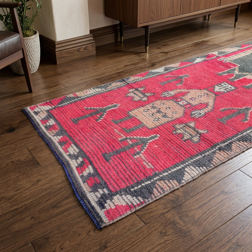 Painted pattern on the Fundara vintage runner rug – handmade in Anatolia, Turkey