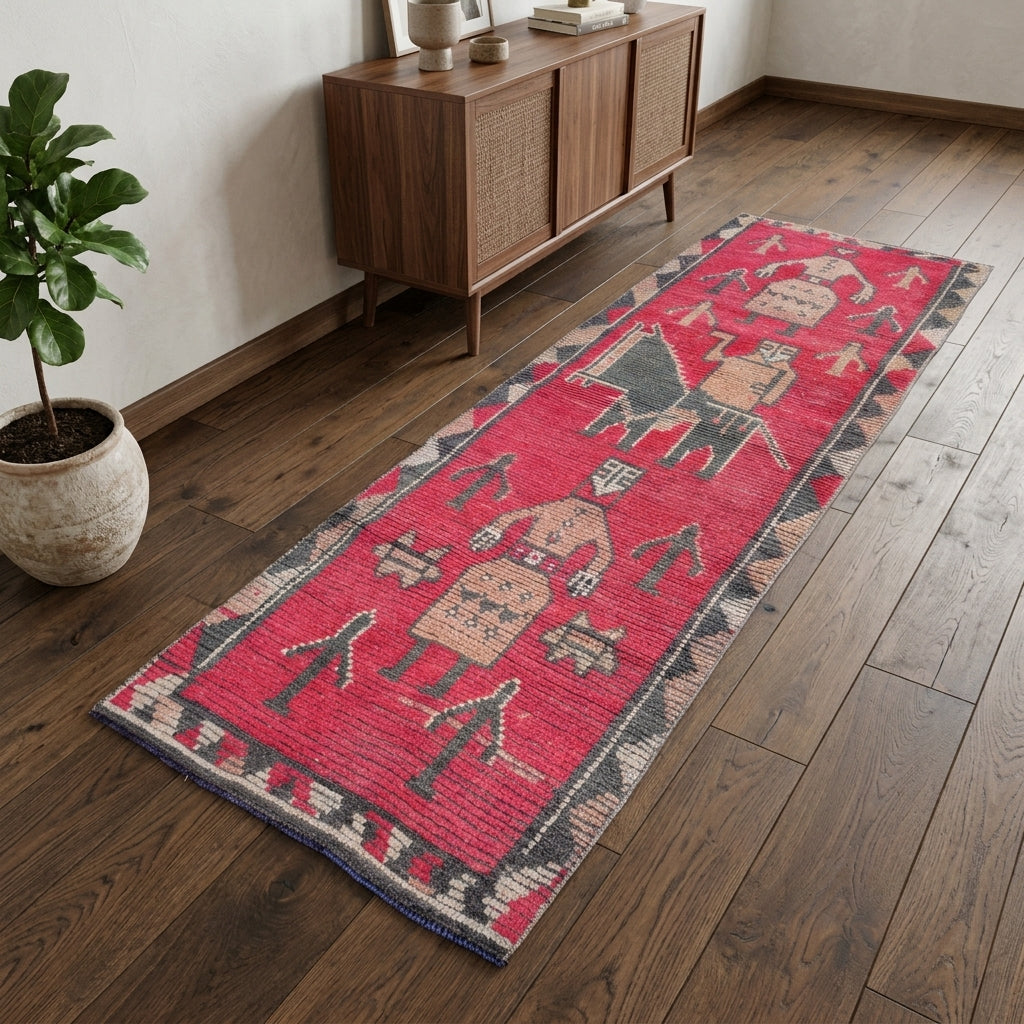 Painted pattern on the Fundara vintage runner rug – handmade in Anatolia, Turkey