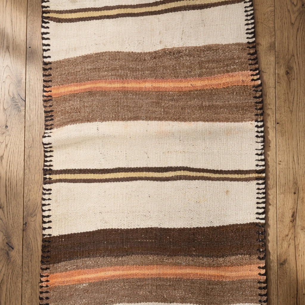 Striped pattern on the Ilginsema vintage kilim runner rug – handwoven flatweave in Anatolia, Turkey