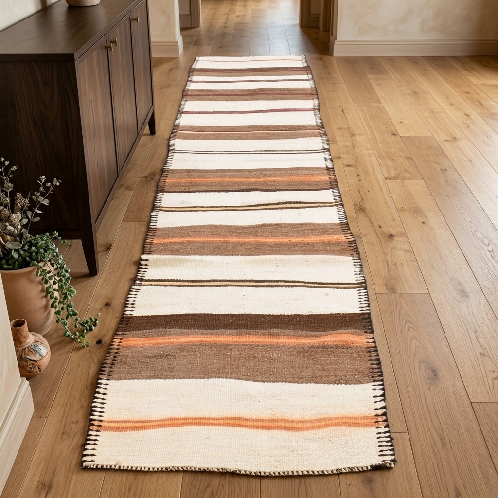 Striped pattern on the Ilginsema vintage kilim runner rug – handwoven flatweave in Anatolia, Turkey