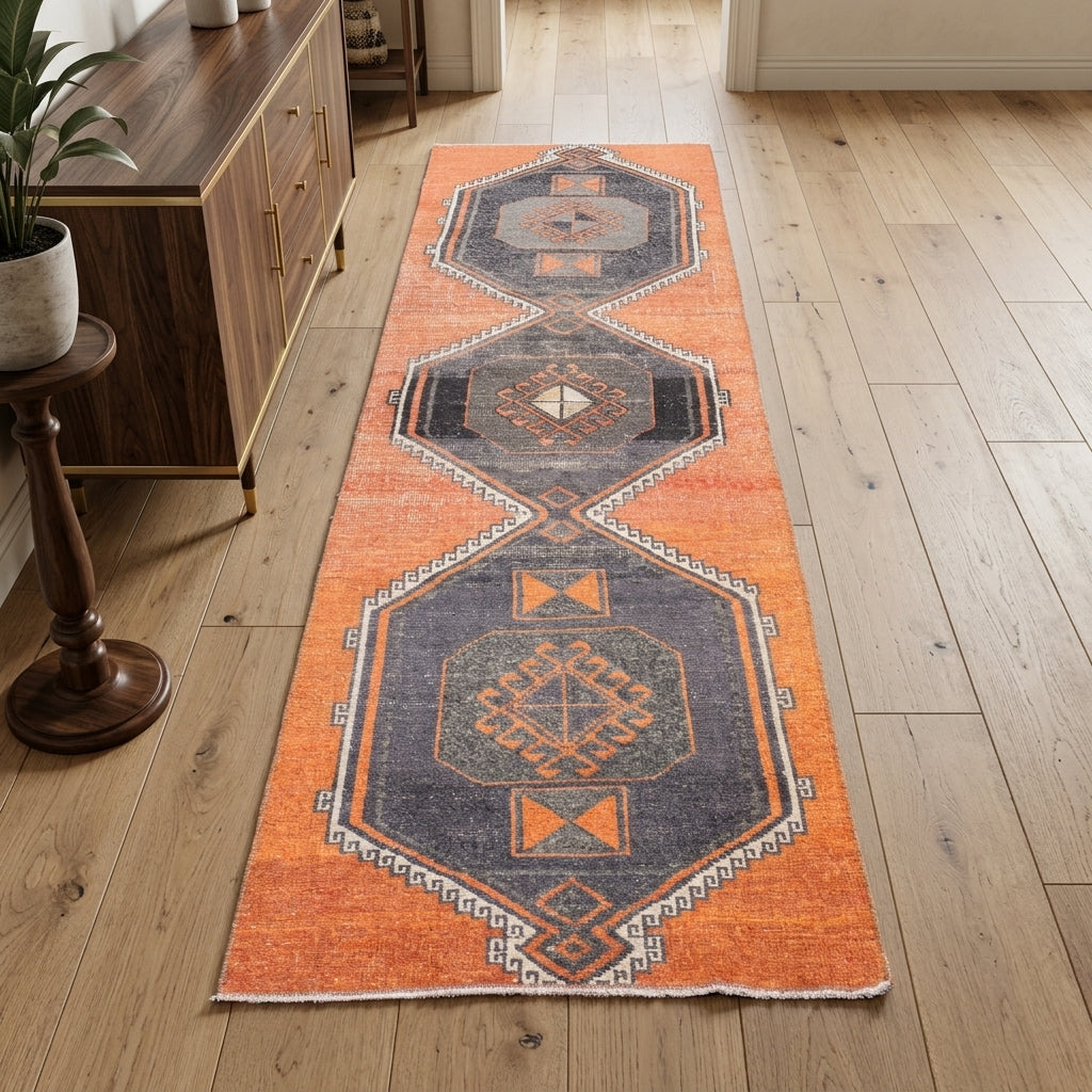 Geometric pattern on the Filiz vintage runner rug – handmade in Anatolia, Turkey