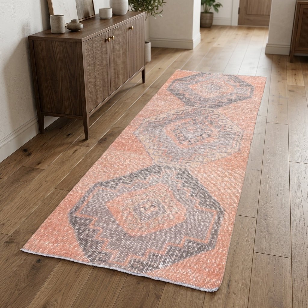 Geometric pattern on the Ferahpeyker vintage runner rug – handmade in Anatolia, Turkey