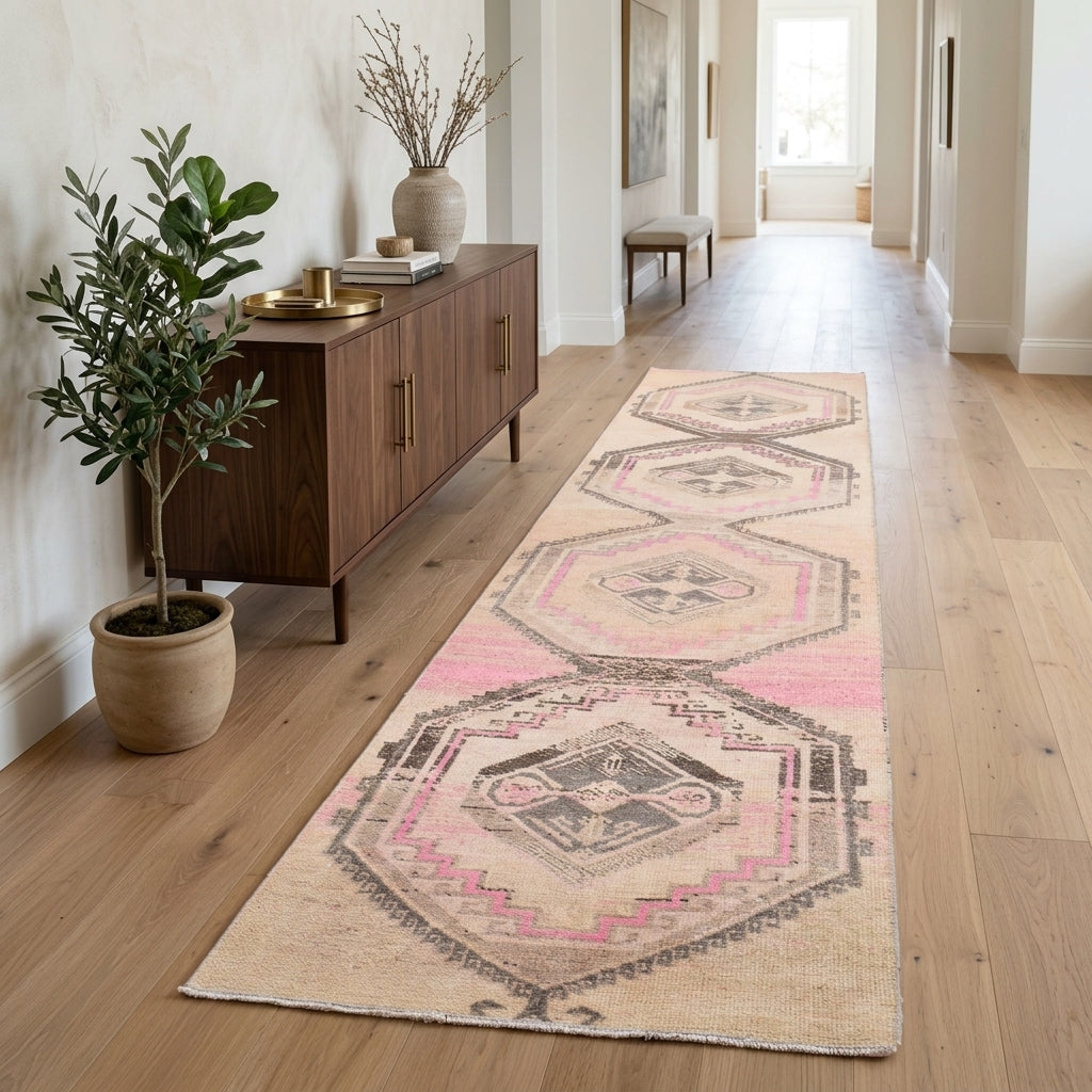 Geometric pattern on the Eysan vintage runner rug – handmade in Anatolia, Turkey