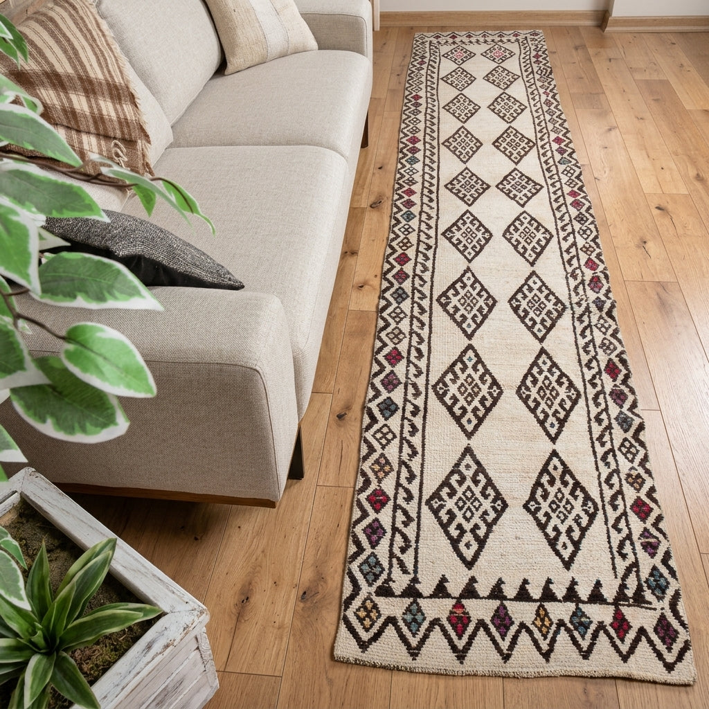 Ikat pattern on the Elifsad vintage runner rug – handmade in Anatolia, Turkey