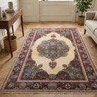 Oriental pattern on the Reyhannur vintage area rug – handmade in Anatolia, Turkey