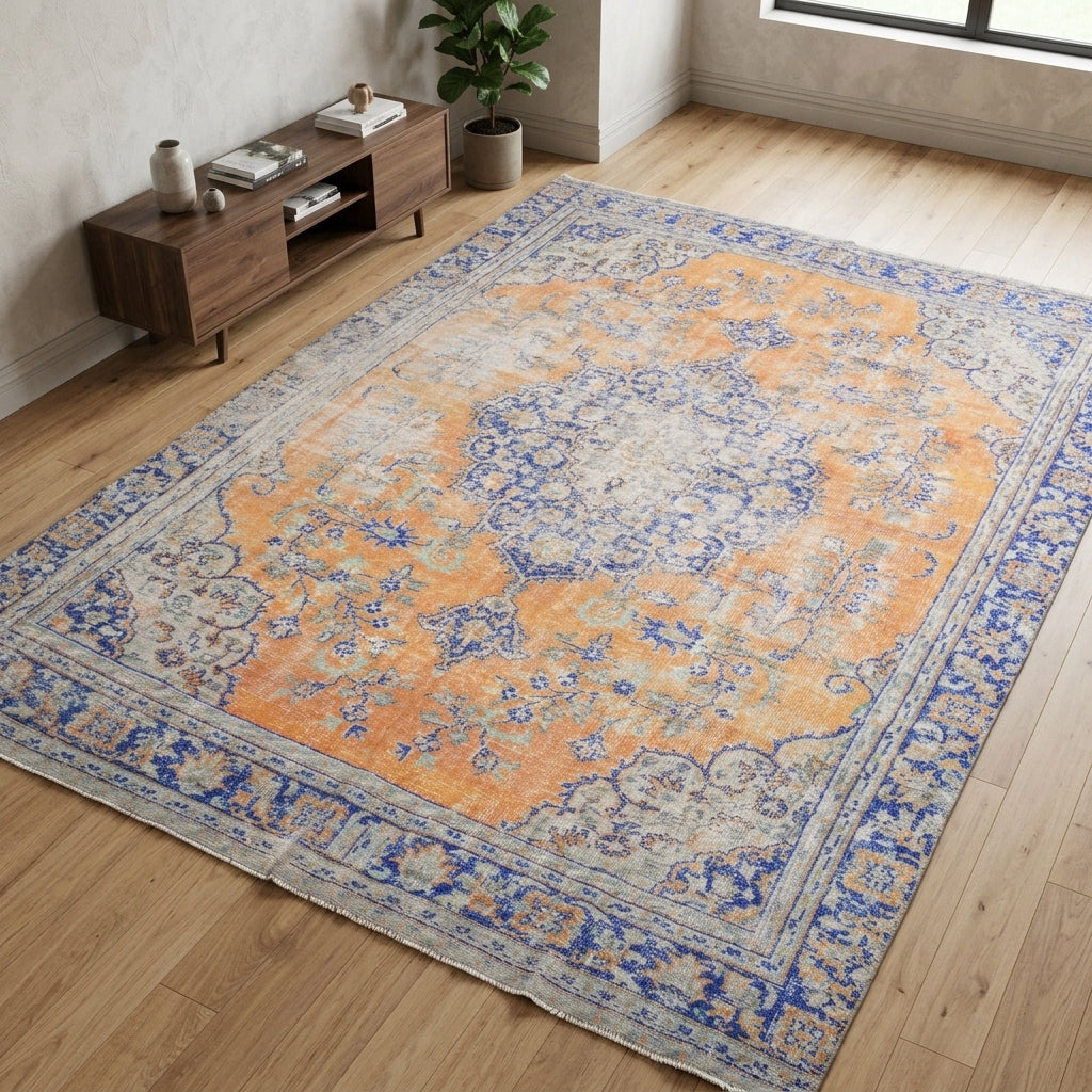 Oriental pattern on the Petrolyra vintage area rug – handmade in Anatolia, Turkey