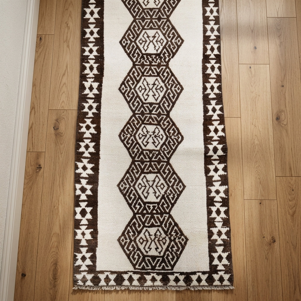 Geometric pattern on the Ecesu 3x12 ft vintage runner rug – handmade in Anatolia, Turkey