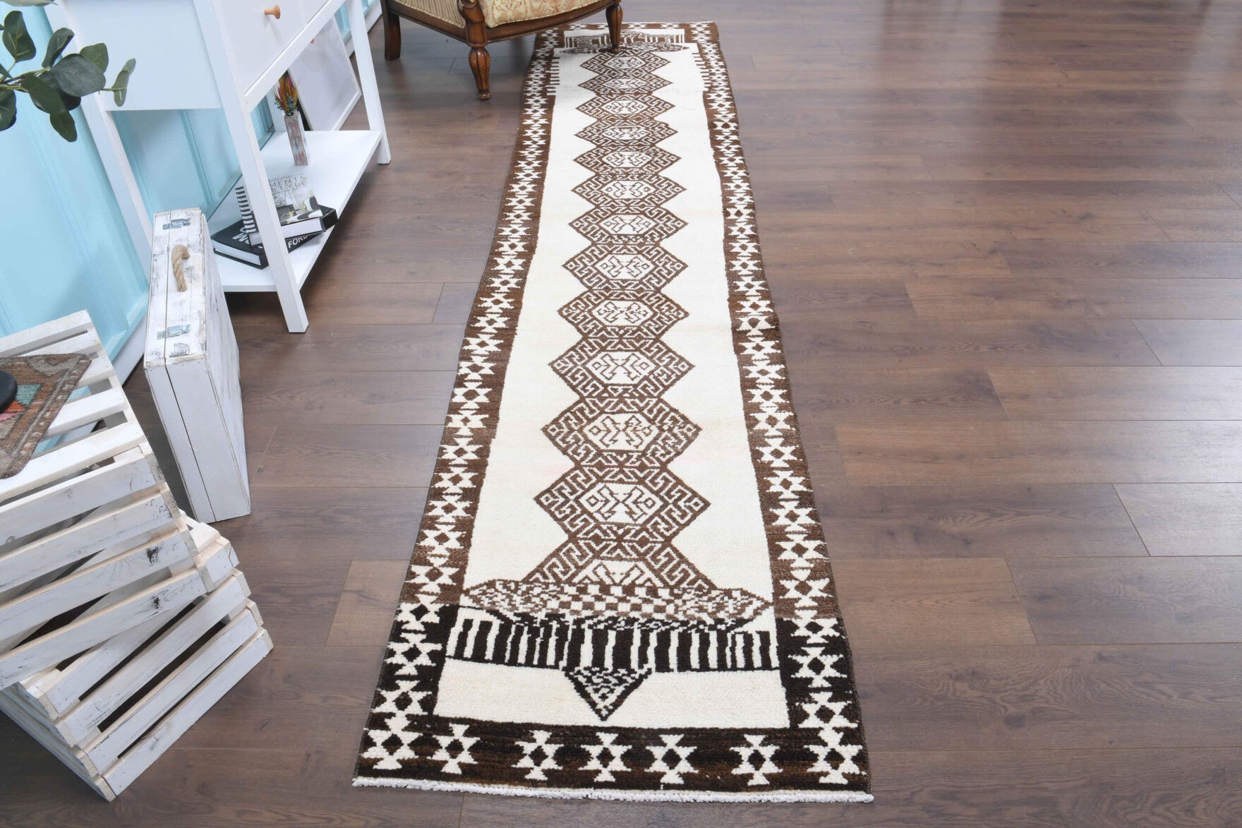 Geometric pattern on the Ecesu 3x12 ft vintage runner rug – handmade in Anatolia, Turkey