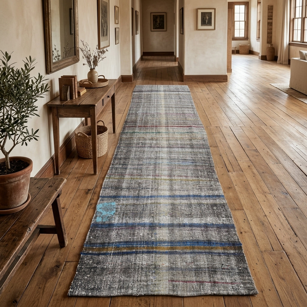 Striped pattern on the Iaso vintage kilim runner rug – handwoven flatweave in Anatolia, Turkey