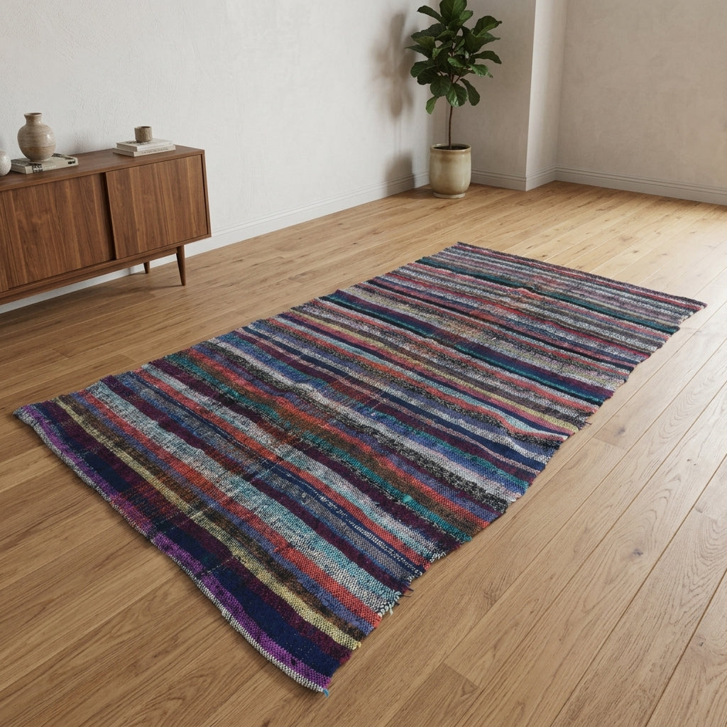 Striped pattern on the Vecdcihan vintage kilim rug – handwoven flatweave in Anatolia, Turkey