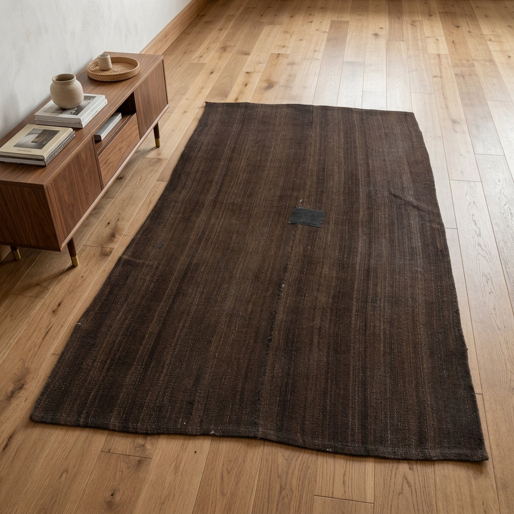 Ikat pattern on the Vartanush vintage kilim rug – handwoven flatweave in Anatolia, Turkey