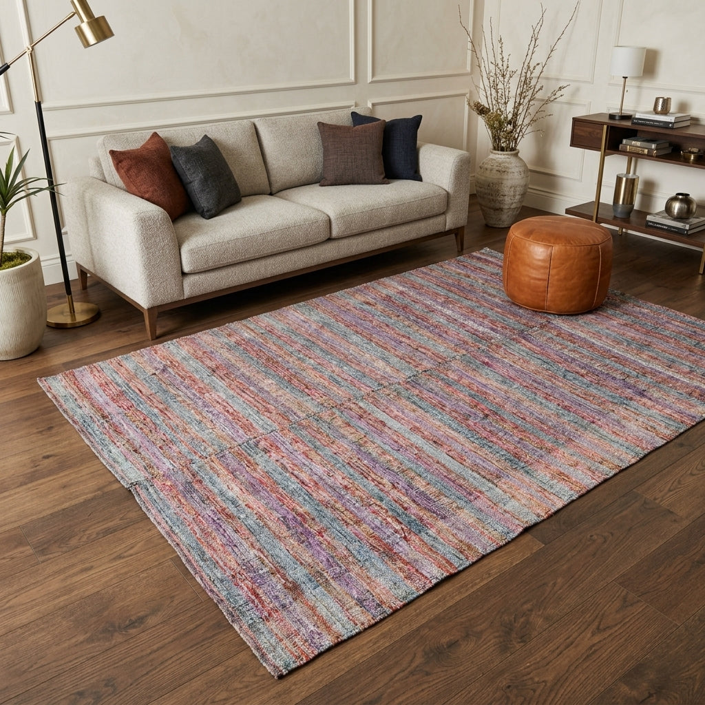 Striped pattern on the Uzumsu vintage kilim rug – handwoven flatweave in Anatolia, Turkey