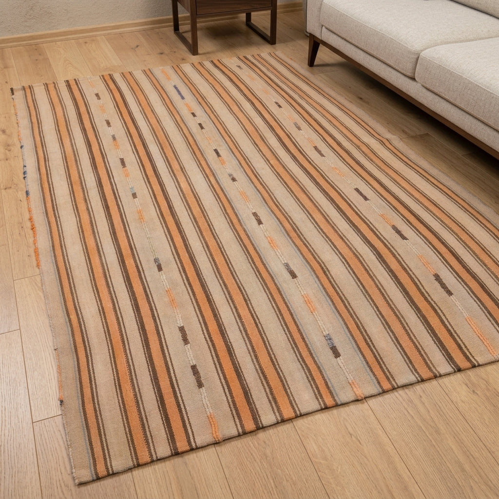 Striped pattern on the Terpsaura vintage kilim rug – handwoven flatweave in Anatolia, Turkey