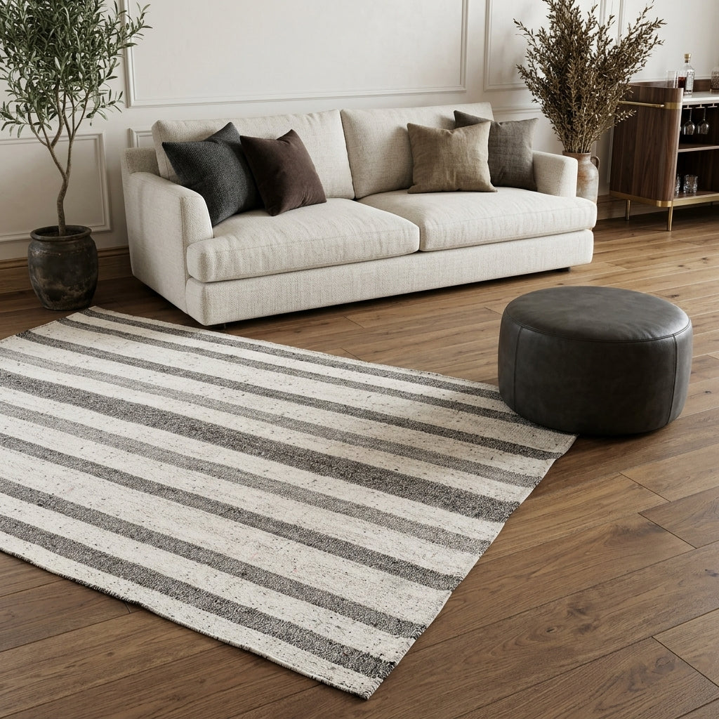 Striped pattern on the Syunik vintage kilim rug – handwoven flatweave in Anatolia, Turkey
