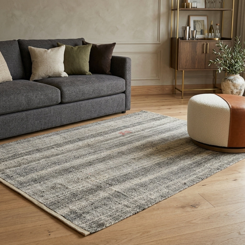 Striped pattern on the Sedanurpeyker vintage kilim rug – handwoven flatweave in Anatolia, Turkey