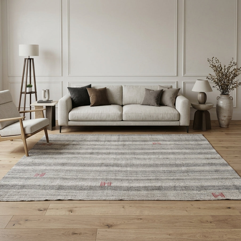 Striped pattern on the Sedanurpeyker vintage kilim rug – handwoven flatweave in Anatolia, Turkey