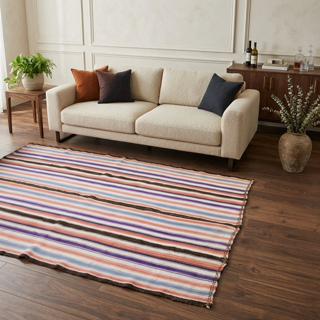 Ikat pattern on the Smaragdothea vintage kilim rug – handwoven flatweave in Anatolia, Turkey