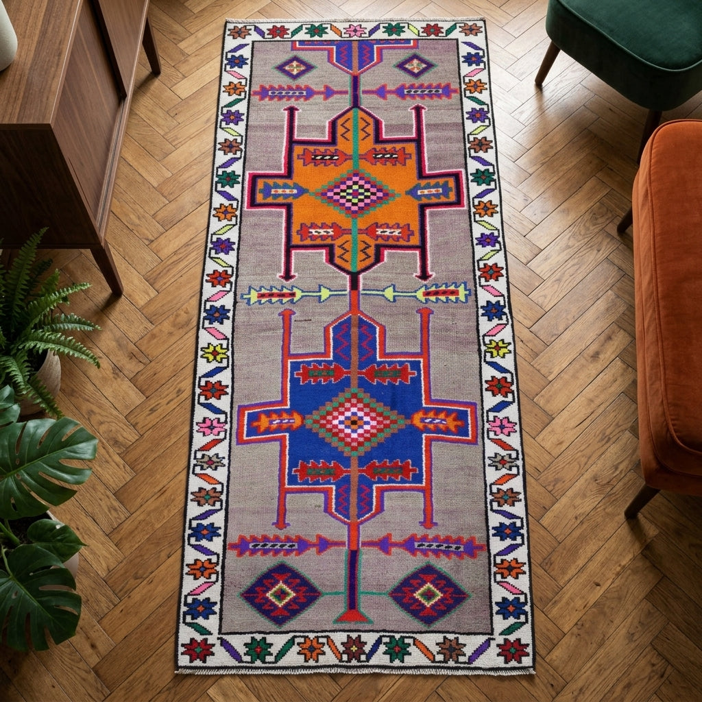 Tribal pattern on the Durupare vintage runner rug – handmade in Anatolia, Turkey