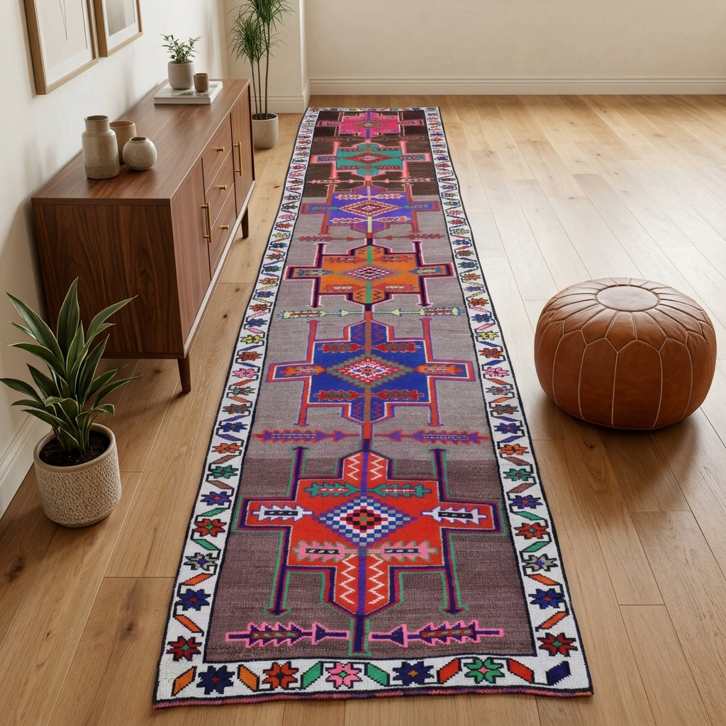 Tribal pattern on the Durupare vintage runner rug – handmade in Anatolia, Turkey