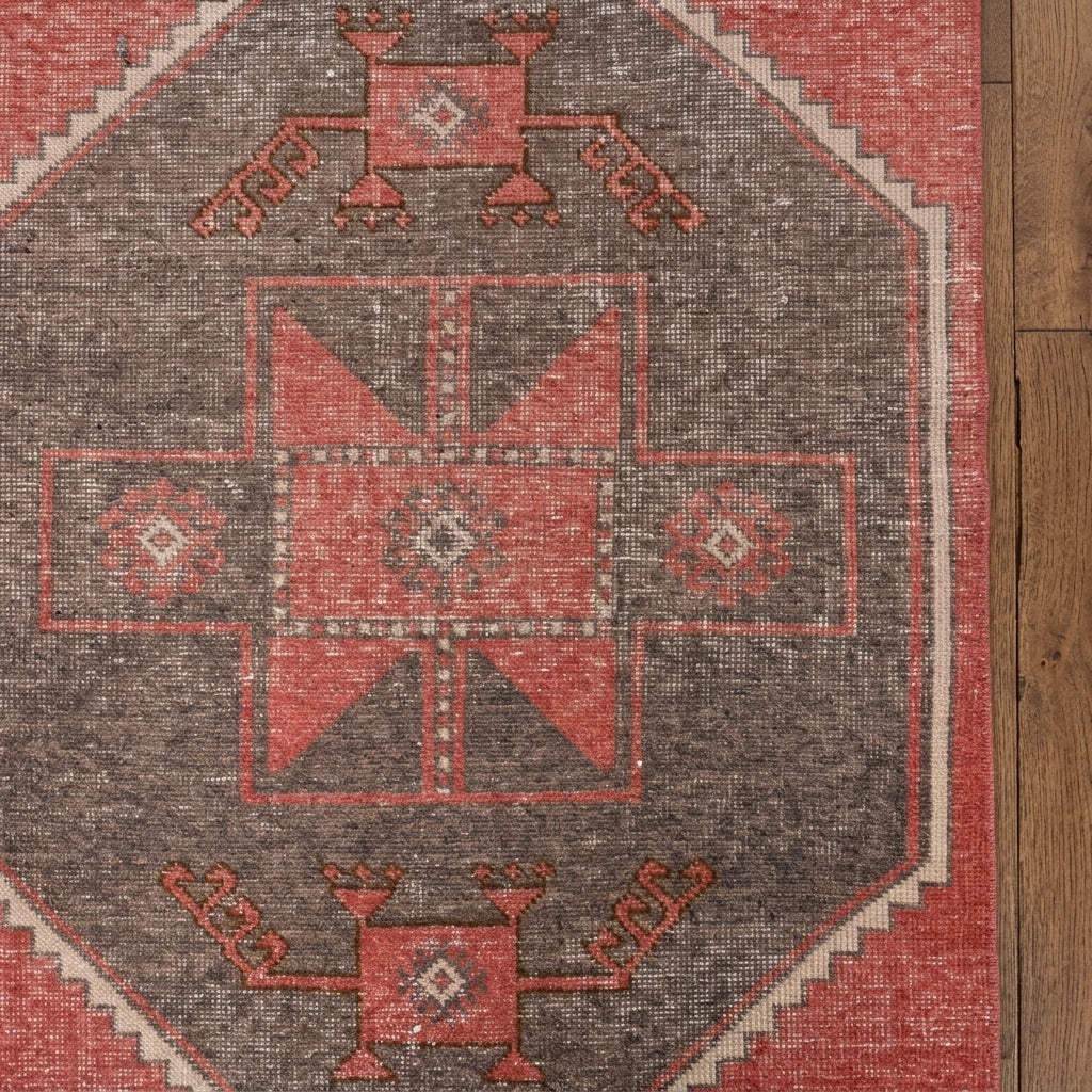 Geometric pattern on the Dodo vintage runner rug – handmade in Anatolia, Turkey